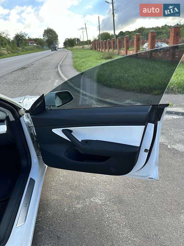 Седан Tesla Model 3 2020 в Бориславе фото 22 Седан Tesla Model 3 2020 в Бориславе