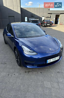 Tesla Model 3  2020
