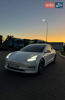 Tesla Model 3  2021