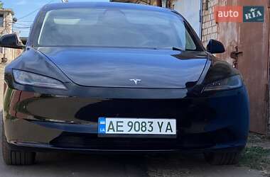 Tesla Model 3  2024
