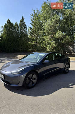 Tesla Model 3  2021
