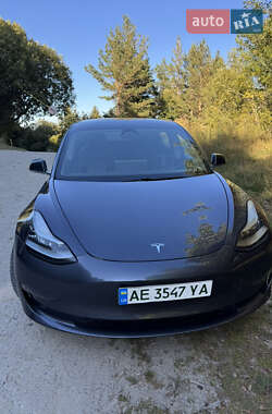 Tesla Model 3  2020