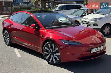 Tesla Model 3  2024