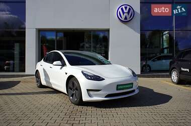 Tesla Model 3  2022