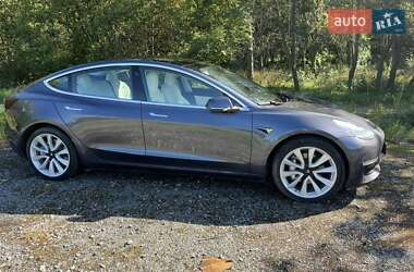 Tesla Model 3  2020