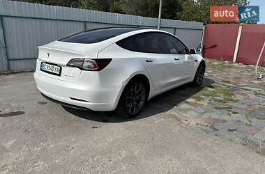 Tesla Model 3  2022