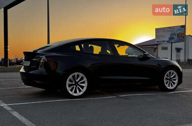 Tesla Model 3  2021