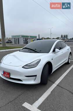 Tesla Model 3  2019
