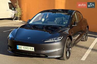 Tesla Model 3  2024