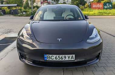 Tesla Model 3  2019