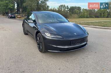 Tesla Model 3  2024