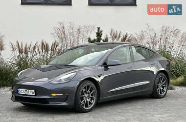 Tesla Model 3  2022