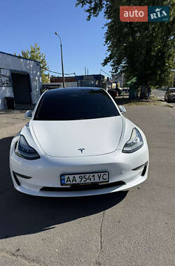Tesla Model 3  2019