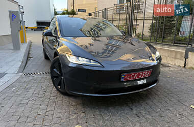 Tesla Model 3  2024