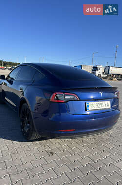 Tesla Model 3  2022