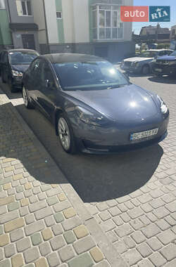 Tesla Model 3  2022