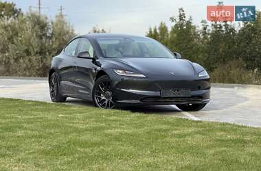 Tesla Model 3  2024