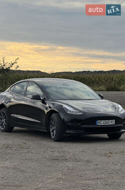 Tesla Model 3  2022
