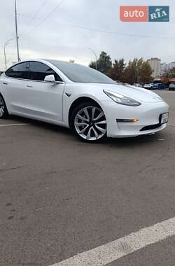 Tesla Model 3  2019