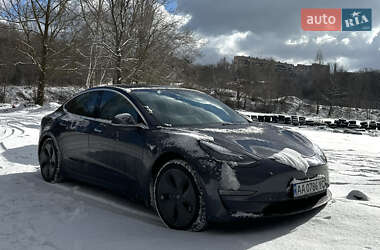 Tesla Model 3  2019