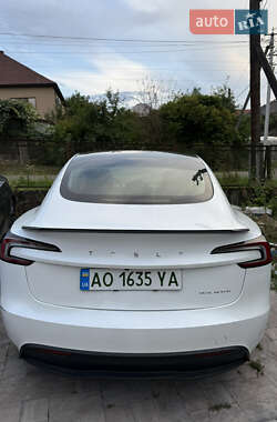 Tesla Model 3  2024