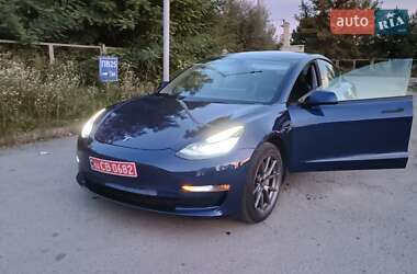 Tesla Model 3  2022