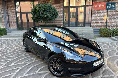 Tesla Model 3  2021