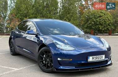 Tesla Model 3  2021