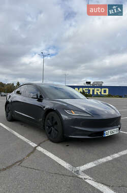 Tesla Model 3  2024