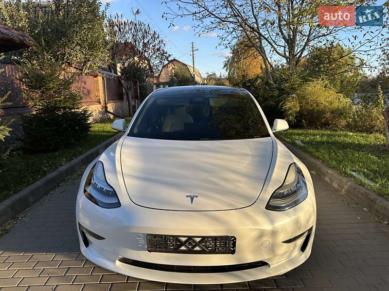 Седан Tesla Model 3 2019 в Белой Церкви