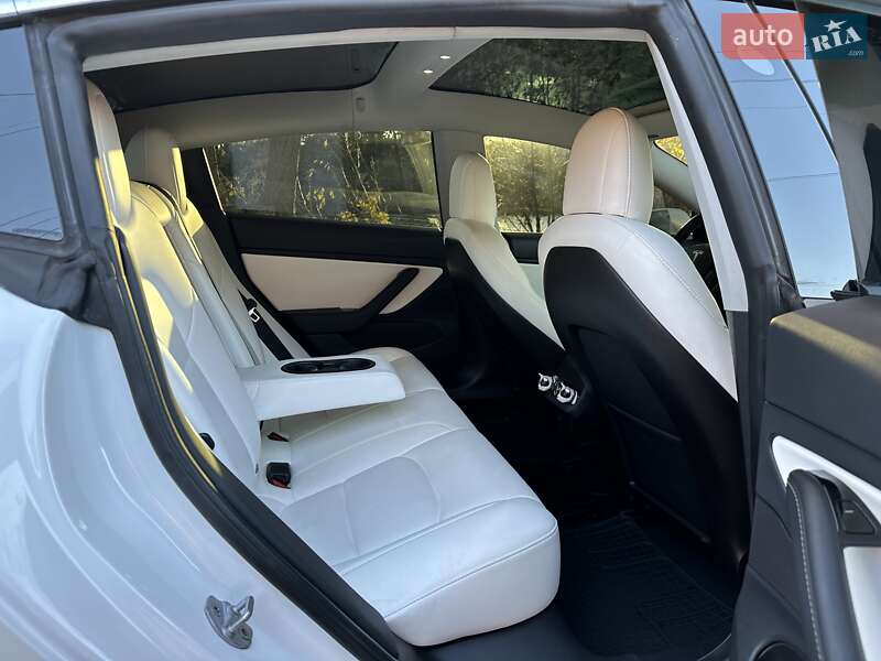 Седан Tesla Model 3 2019 в Белой Церкви
