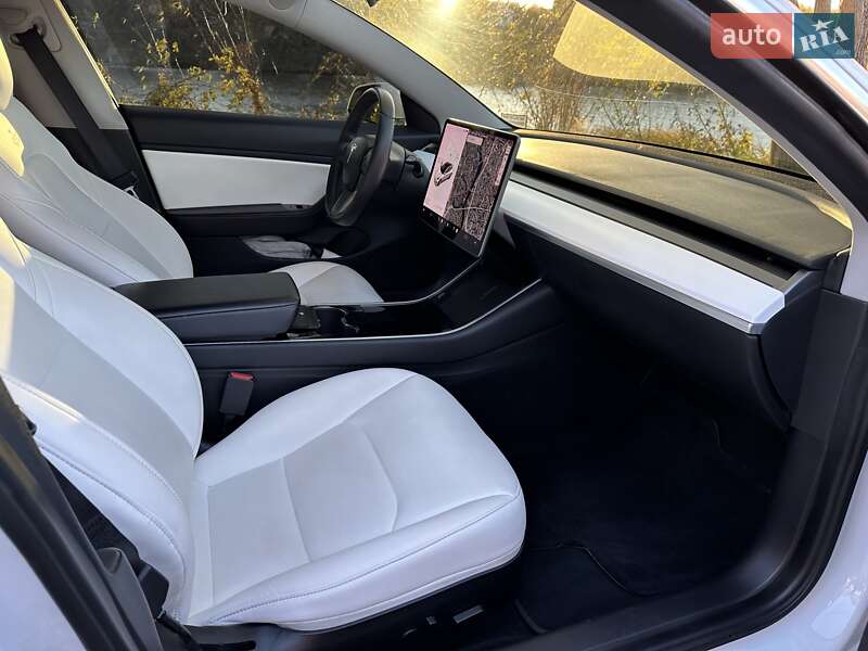 Седан Tesla Model 3 2019 в Белой Церкви
