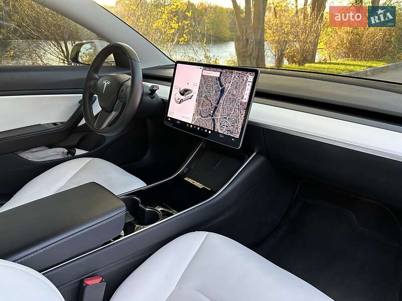 Седан Tesla Model 3 2019 в Белой Церкви