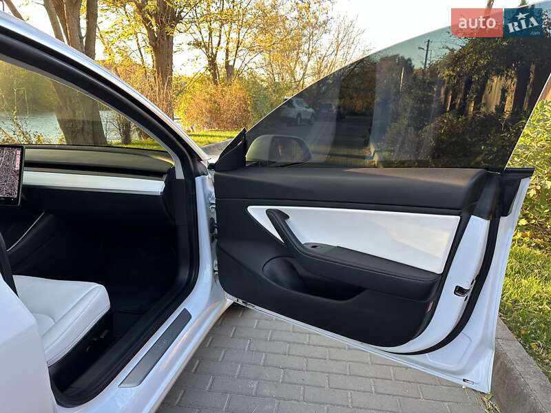 Седан Tesla Model 3 2019 в Белой Церкви