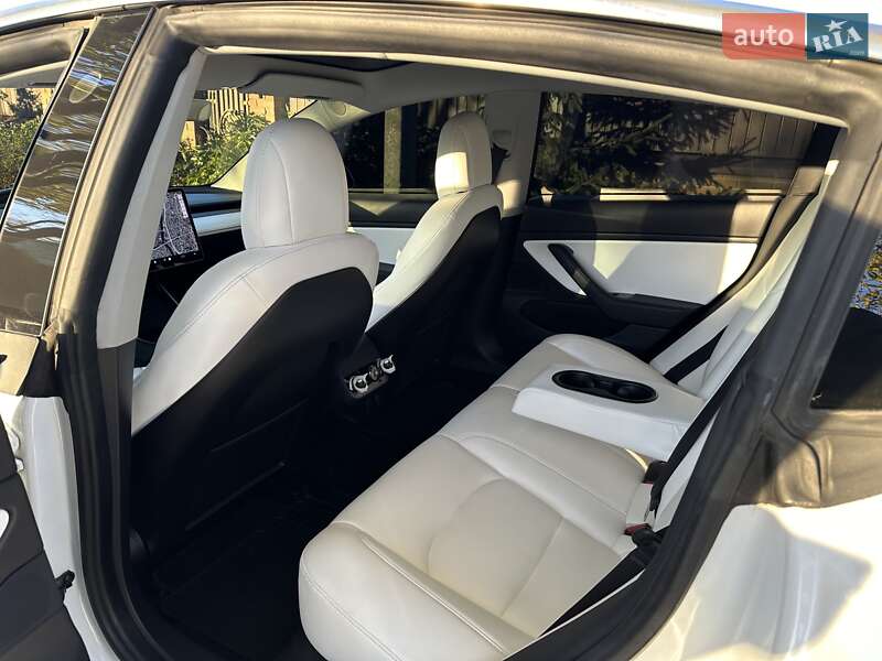 Седан Tesla Model 3 2019 в Белой Церкви