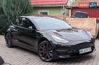 Tesla Model 3  2019