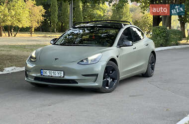 Tesla Model 3  2022