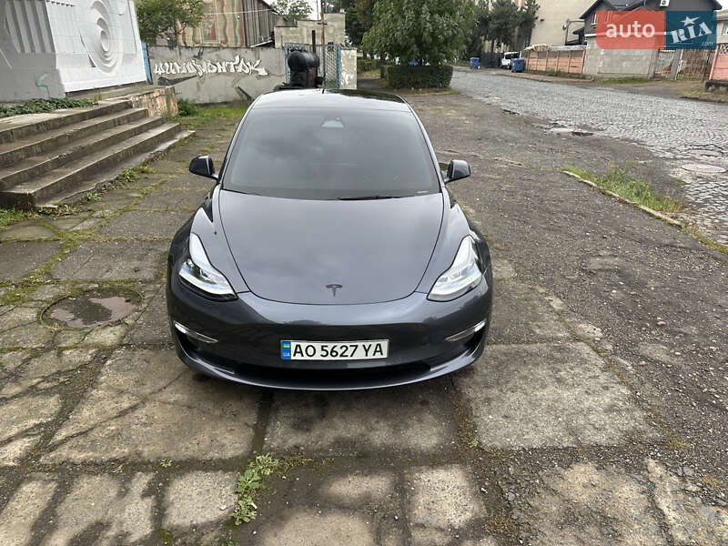 Седан Tesla Model 3 2022 в Мукачево