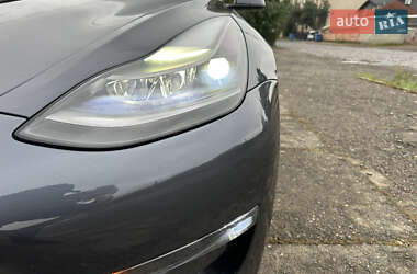 Седан Tesla Model 3 2022 в Мукачево