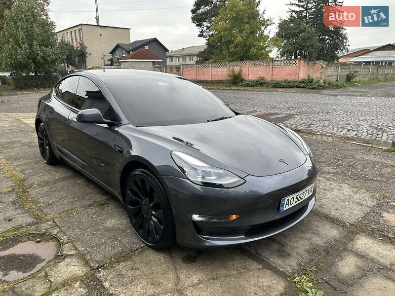 Седан Tesla Model 3 2022 в Мукачево