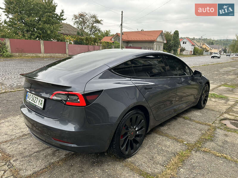Седан Tesla Model 3 2022 в Мукачево