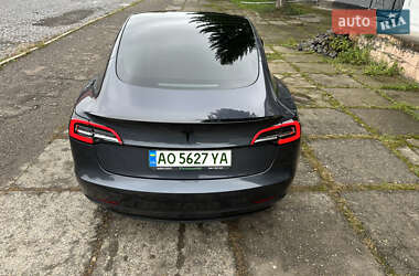 Седан Tesla Model 3 2022 в Мукачево