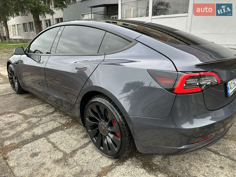 Седан Tesla Model 3 2022 в Мукачево
