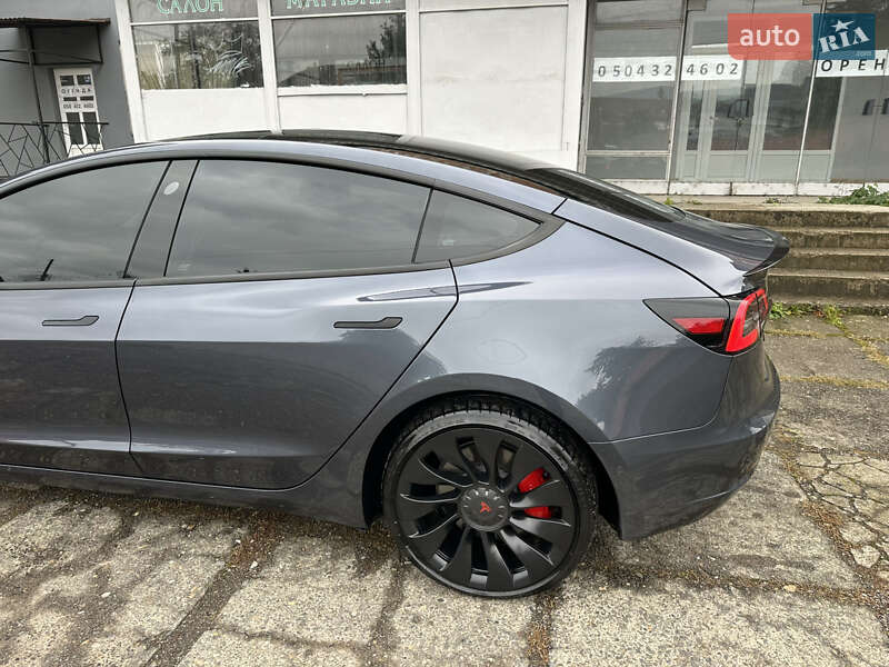 Седан Tesla Model 3 2022 в Мукачево