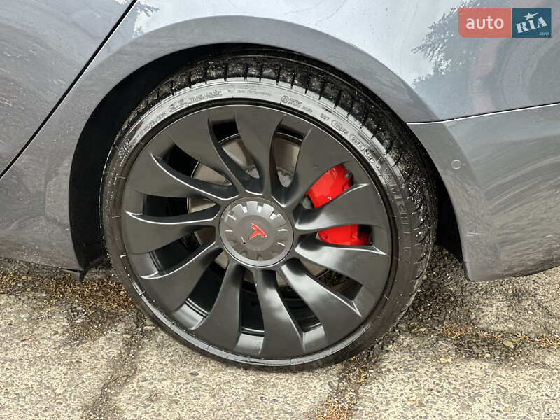 Седан Tesla Model 3 2022 в Мукачево