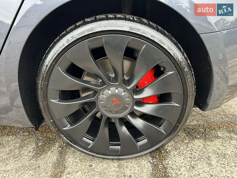 Седан Tesla Model 3 2022 в Мукачево
