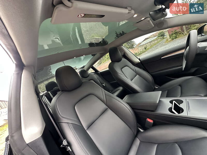 Седан Tesla Model 3 2022 в Мукачево