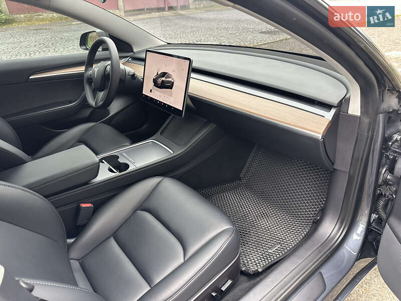 Седан Tesla Model 3 2022 в Мукачево