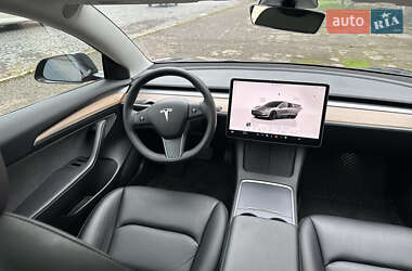 Седан Tesla Model 3 2022 в Мукачево
