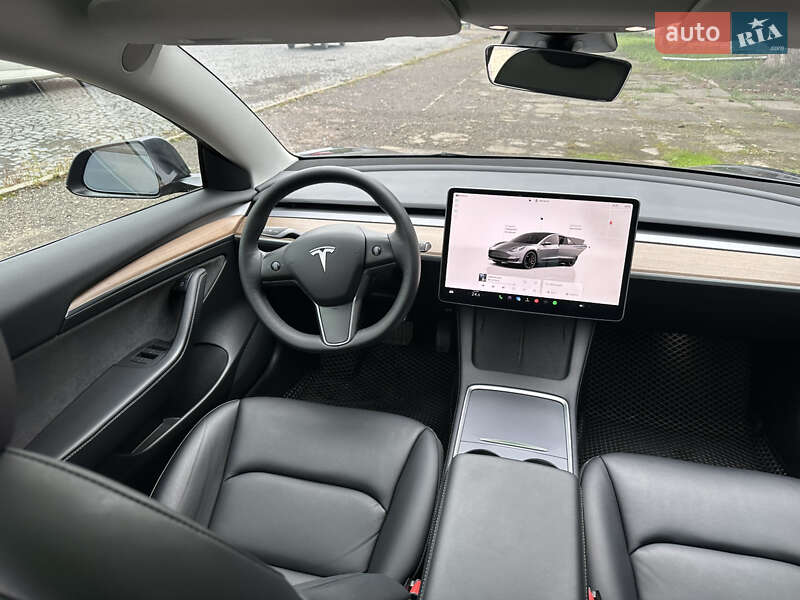 Седан Tesla Model 3 2022 в Мукачево